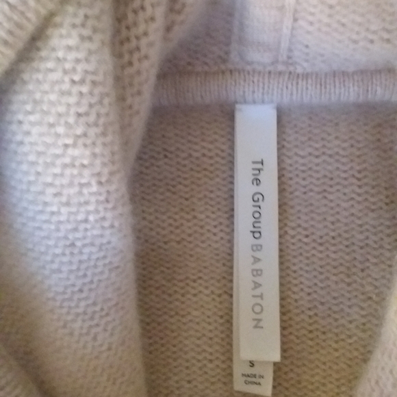100 percent skin tone  cashmere sweater with hood size small from Aritzia - Picture 5 of 8